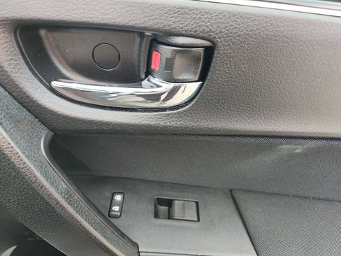 Used 2017 Toyota Corolla LE image 34