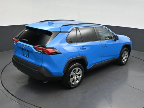 Used 2020 Toyota RAV4 LE FWD image 18