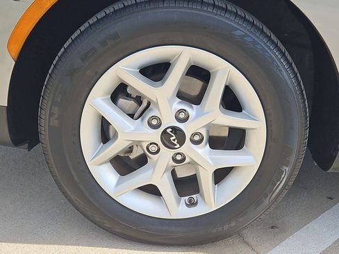 Certified 2025 Kia Soul S image 12