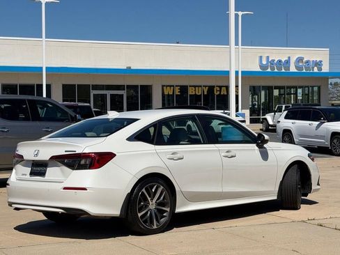 Used 2023 Honda Civic Touring image 4