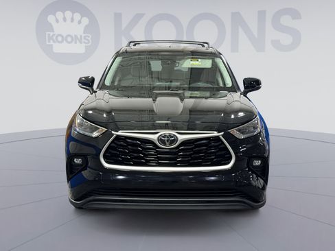 Used 2020 Toyota Highlander LE image 11