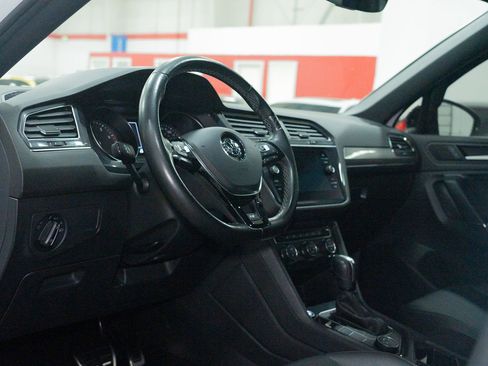 Used 2020 Volkswagen Tiguan SE R-Line w/ 3rd Row Seat Package image 18