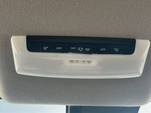 Used 2025 Nissan Versa SV FWD image 29