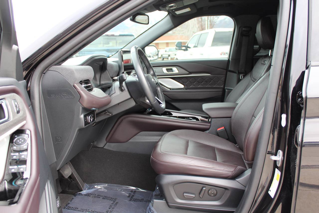 Used 2025 Ford Explorer Platinum w/ LUX Leather Package AWD/4WD image 46