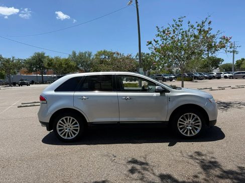 Used 2013 Lincoln MKX AWD image 4