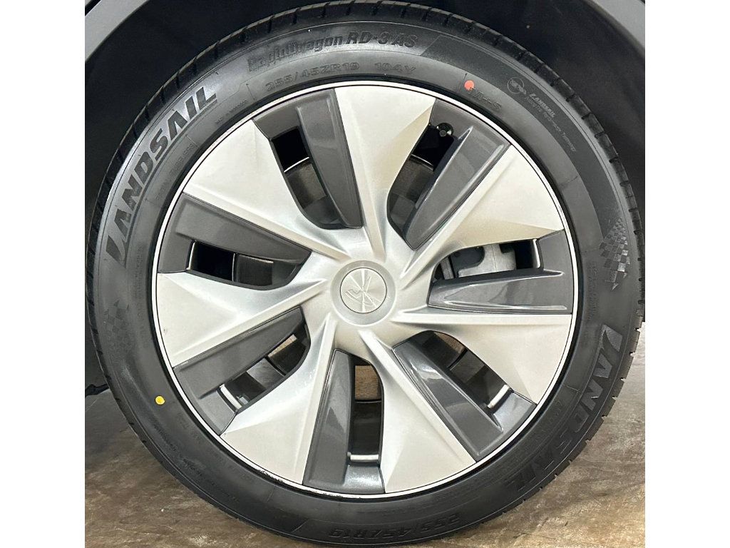 Used 2021 Tesla Model Y Long Range AWD/4WD image 11
