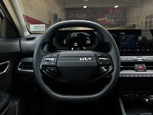 Used 2025 Kia K4 FWD image 33
