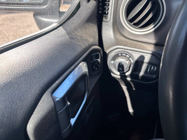 Used 2023 Jeep Gladiator Sport AWD/4WD image 18