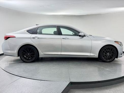 Used 2015 Hyundai Genesis 5.0 RWD image 9