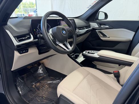 Used 2025 BMW X1 xDrive28i w/ Premium Package AWD/4WD image 9