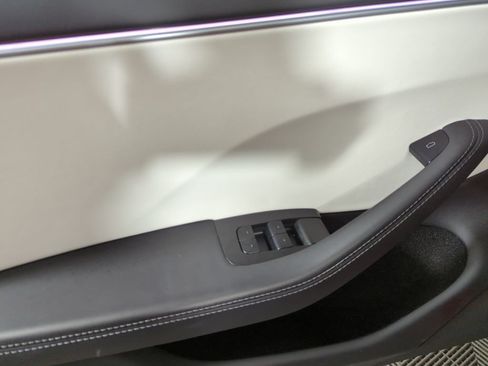 Used 2025 Tesla Model 3 Long Range RWD image 9