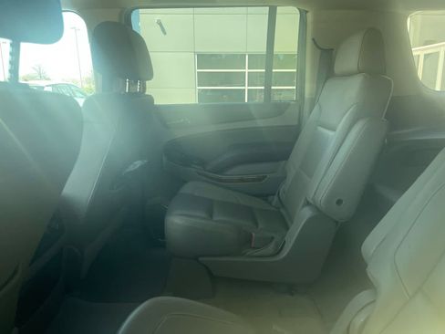 Used 2018 Chevrolet Suburban Premier image 4