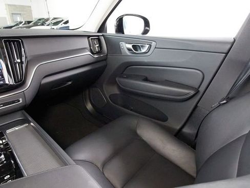 Certified 2025 Volvo XC60 B5 Core AWD/4WD image 7
