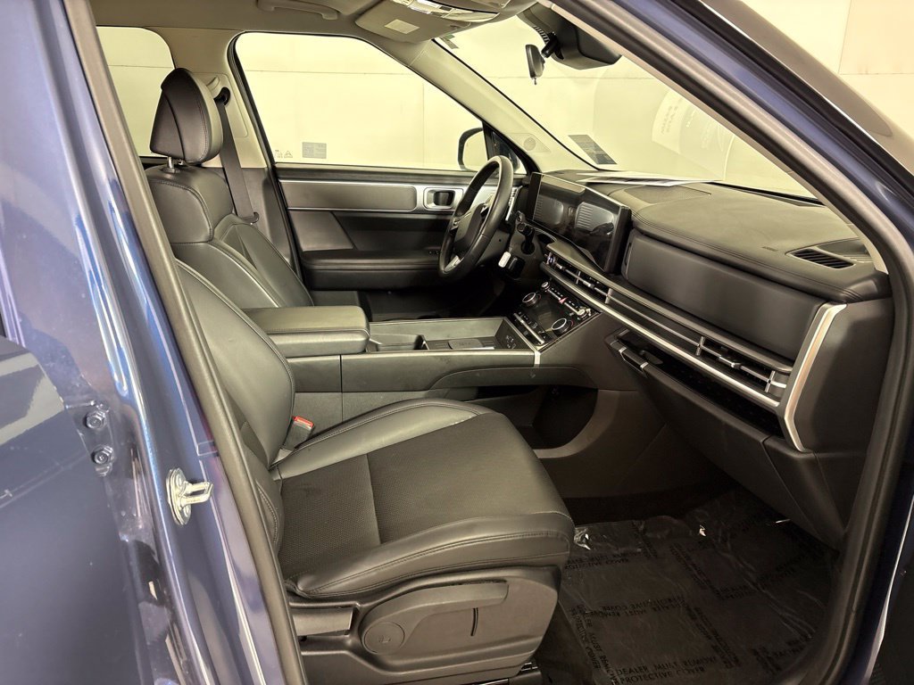 Used 2025 Hyundai Santa Fe SEL FWD image 17