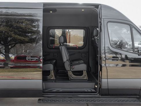 Used 2025 Mercedes-Benz Sprinter 2500 w/ Dashboard Charging Package image 37