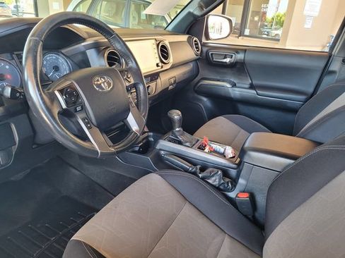 Certified 2022 Toyota Tacoma TRD Off-Road AWD/4WD image 12