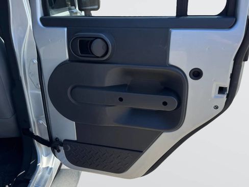 Used 2007 Jeep Wrangler Unlimited X image 14