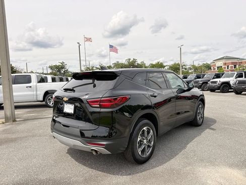 Used 2025 Chevrolet Blazer LT FWD image 3