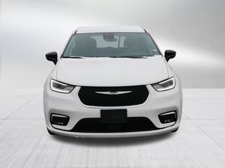 Used 2024 Chrysler Pacifica Touring-L video 2