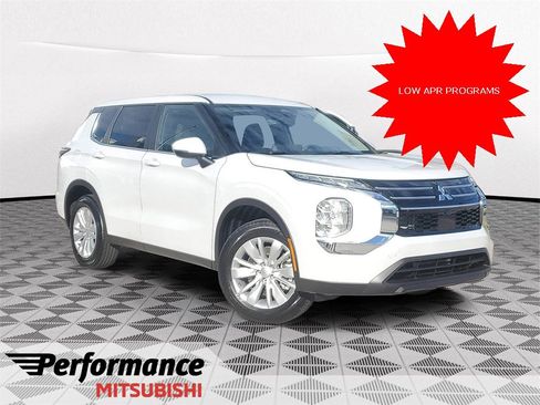 New 2026 Mitsubishi Outlander ES image 1