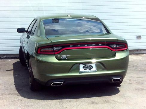 Used 2020 Dodge Charger SXT w/ Leather Interior Group RWD image 3