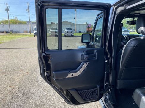 Used 2016 Jeep Wrangler Unlimited Sahara AWD/4WD image 26