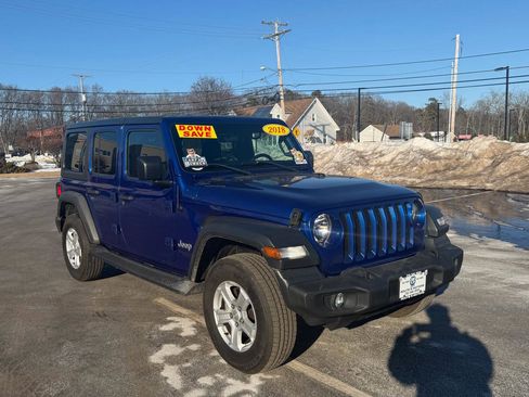 Used 2018 Jeep Wrangler Unlimited Sport S AWD/4WD image 4