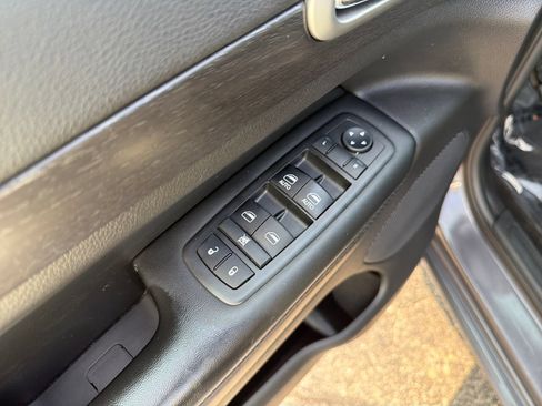 Used 2018 Jeep Grand Cherokee Altitude AWD/4WD image 12