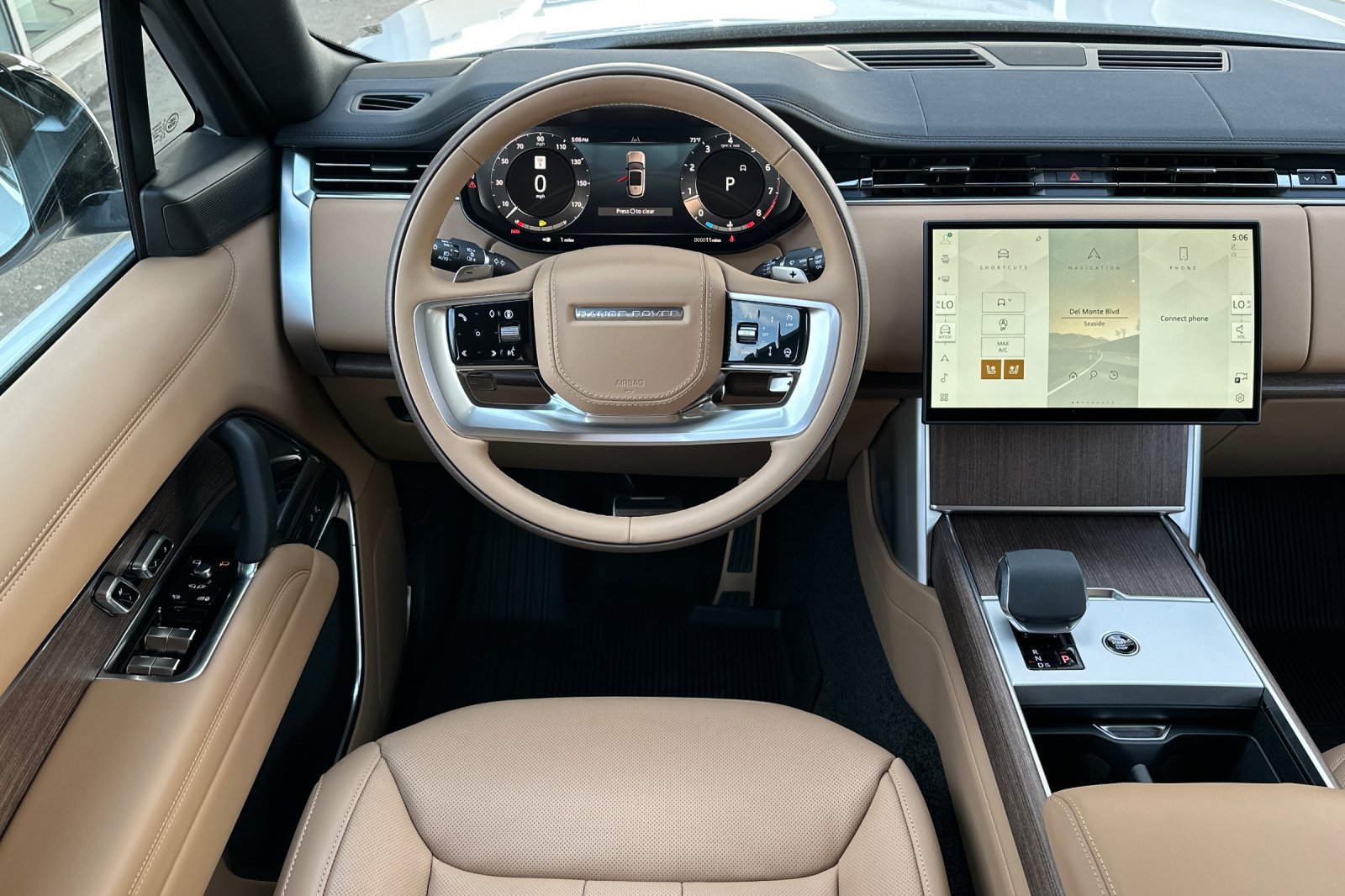 New 2026 Land Rover Range Rover Long Wheelbase SE AWD/4WD image 14