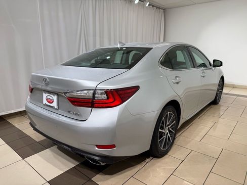 Used 2017 Lexus ES 350 w/ Luxury Package image 5