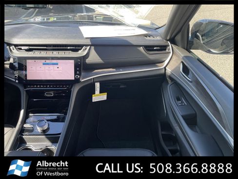 New 2026 Jeep Grand Cherokee Limited Reserve AWD/4WD image 17