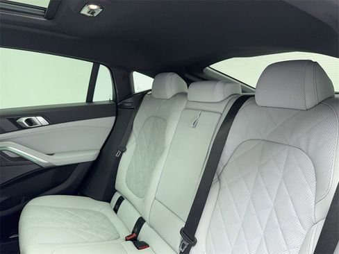 Used 2024 BMW X6 xDrive40i w/ Premium Package image 38