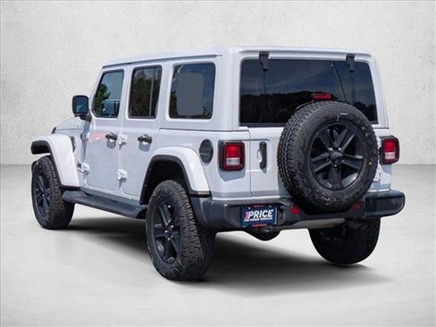 Used 2022 Jeep Wrangler Unlimited Sahara AWD/4WD image 7