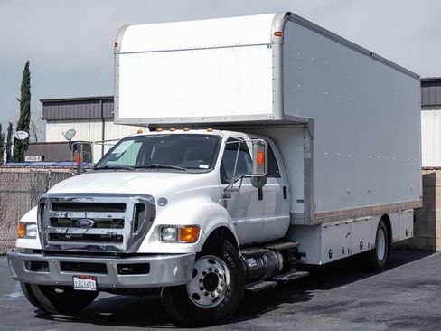 Used 2015 Ford F650 2WD Crew Cab Super Duty image 4