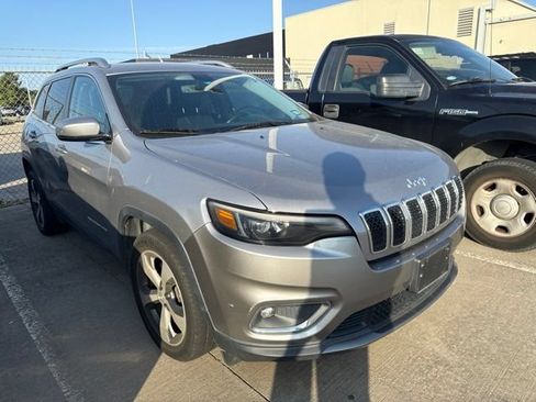 Used 2019 Jeep Cherokee Limited FWD image 3