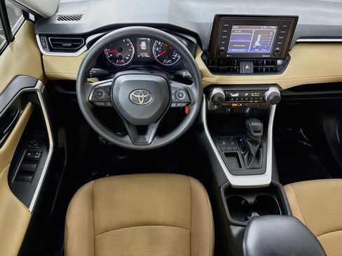 Used 2021 Toyota RAV4 LE FWD image 17