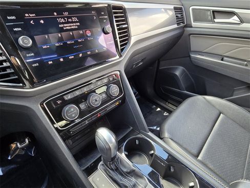 Certified 2022 Volkswagen Atlas Cross Sport SEL R-Line image 21