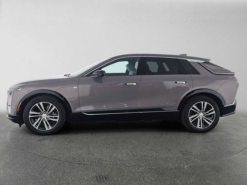Used 2025 Cadillac Lyriq Luxury AWD/4WD image 6