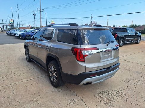 Used 2023 GMC Acadia SLT w/ Preferred Package AWD/4WD image 6