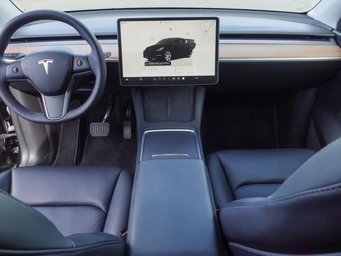 Used 2022 Tesla Model Y Long Range image 4