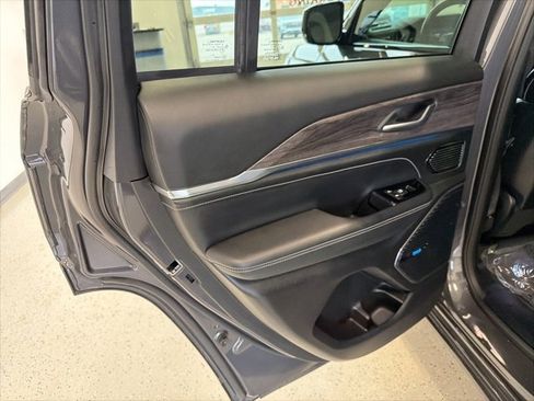 Used 2022 Jeep Grand Cherokee Overland image 44