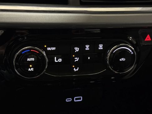 Used 2024 Chevrolet Trax LT FWD image 16