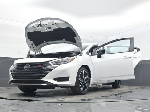 Certified 2025 Nissan Versa SR w/ Trunk Package image 41