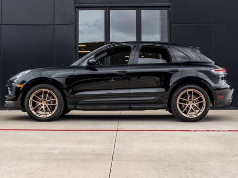 Certified 2023 Porsche Macan AWD/4WD image 2