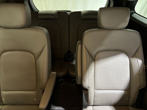 Used 2017 Hyundai Santa Fe Limited w/ Cargo Package image 18