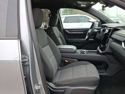 Used 2025 GMC Acadia Elevation image 34