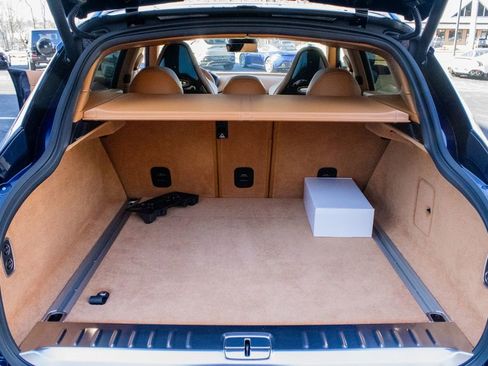 New 2026 Aston Martin DBX 707 image 21