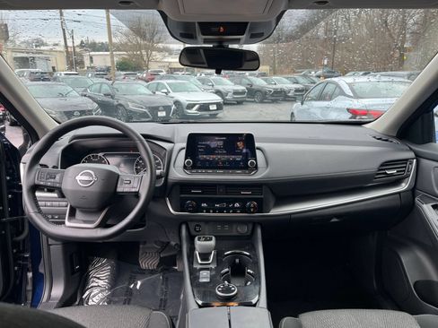 Used 2025 Nissan Rogue SV AWD/4WD image 30