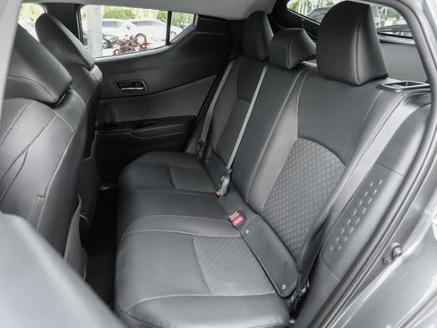 Used 2022 Toyota C-HR Limited FWD image 18