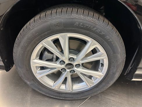 Used 2024 Audi Q3 2.0T Premium image 36